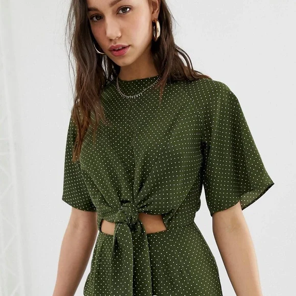 GORGEOUS TALL relaxed jumpsuit with tie front in a green with polka dots in US14 - Picture 2 of 10